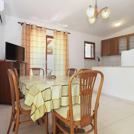 Apartment Luciano 1728 Premantura