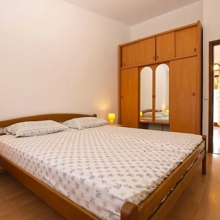 Apartment Luciano 1728 Premantura