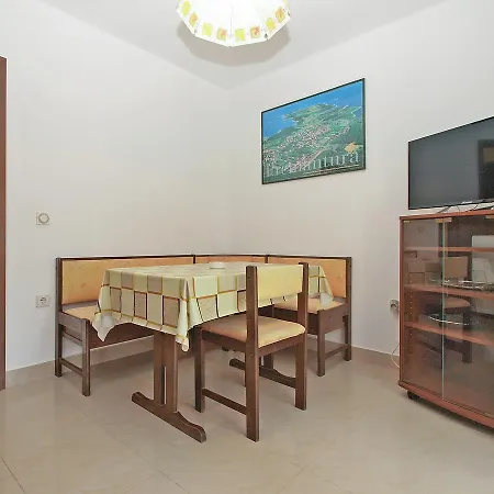 Luciano 1728 * Premantura